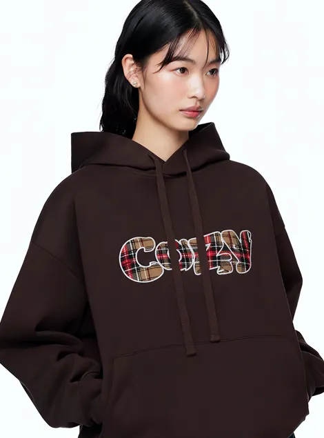 체크 패치 레터링의 브라운 후디